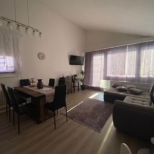 Apartemen satu-kamar tidur